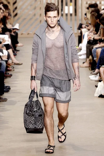 Look 3